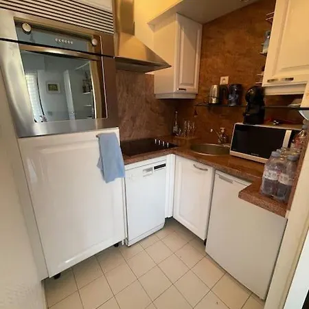 Apartment 7mn From The Center/ Pool/parking