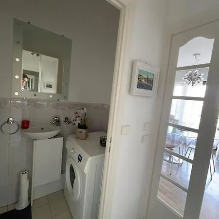 Apartment 7mn From The Center/ Pool/parking *