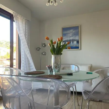 Apartment 7mn From The Center/ Pool/parking