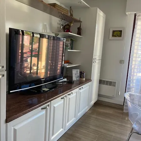 7mn From The Center/ Pool/parking Apartment