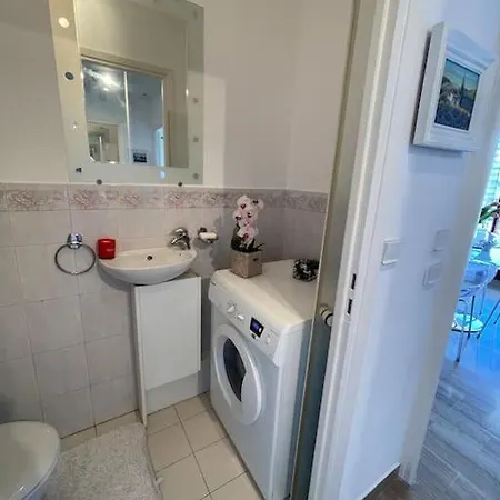 7mn From The Center/ Pool/parking * Κάννες